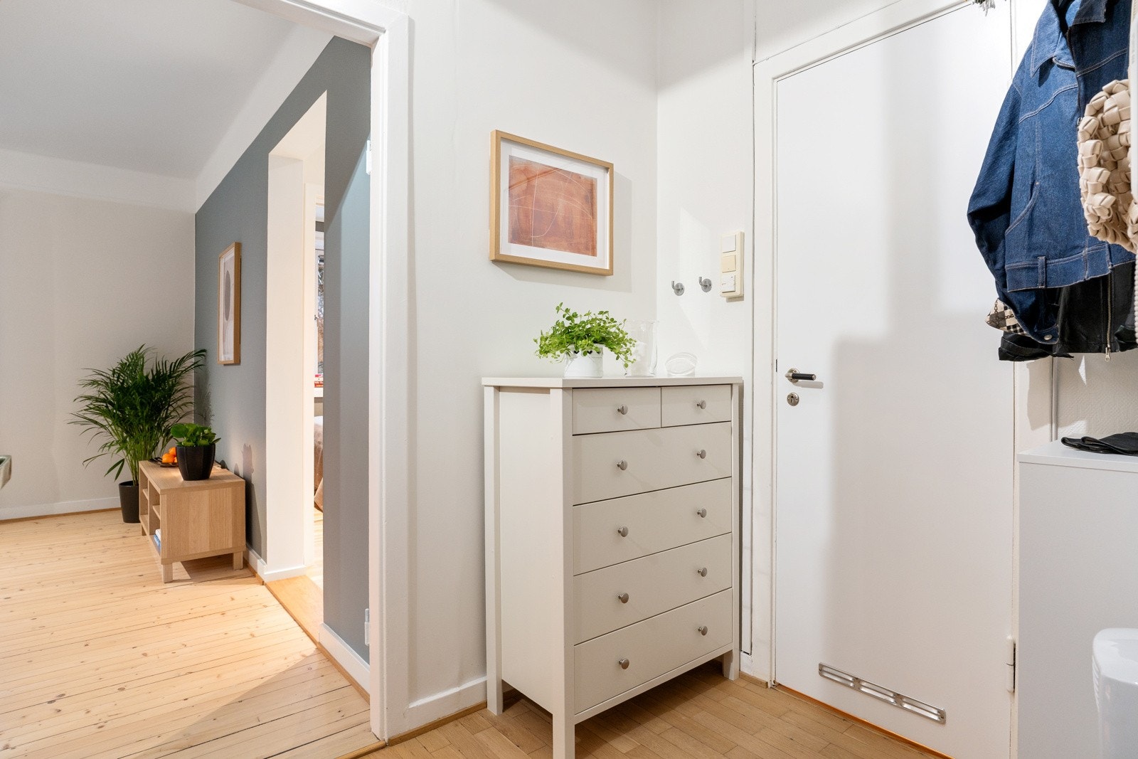 Du ønskes velkommen hjem via et hyggelig inngangsparti Galleribilde