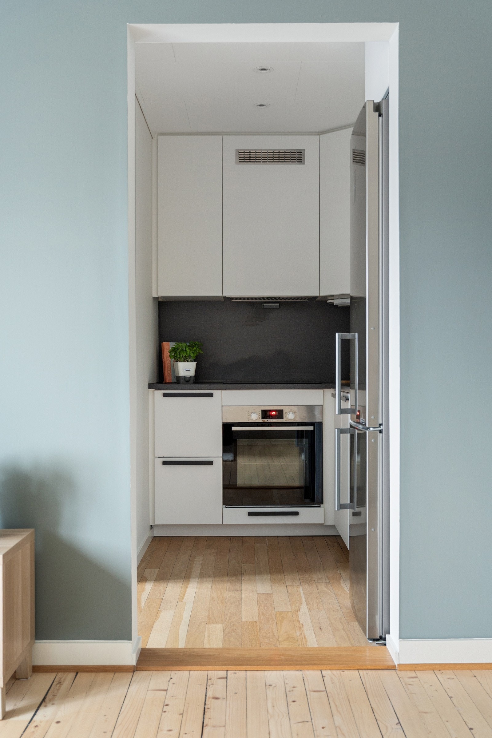 Inngang til kjøkkenet fra stuen Galleribilde