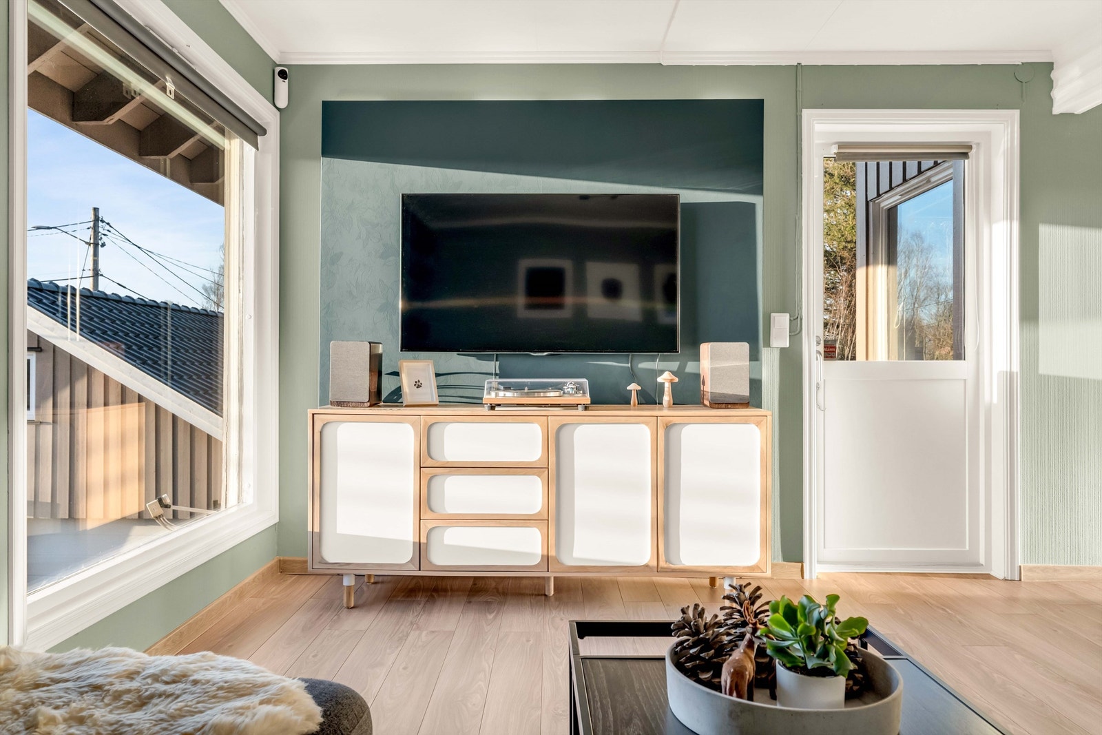 Fra stuen har du utgang til balkongen og videre ut i hagen. Galleribilde