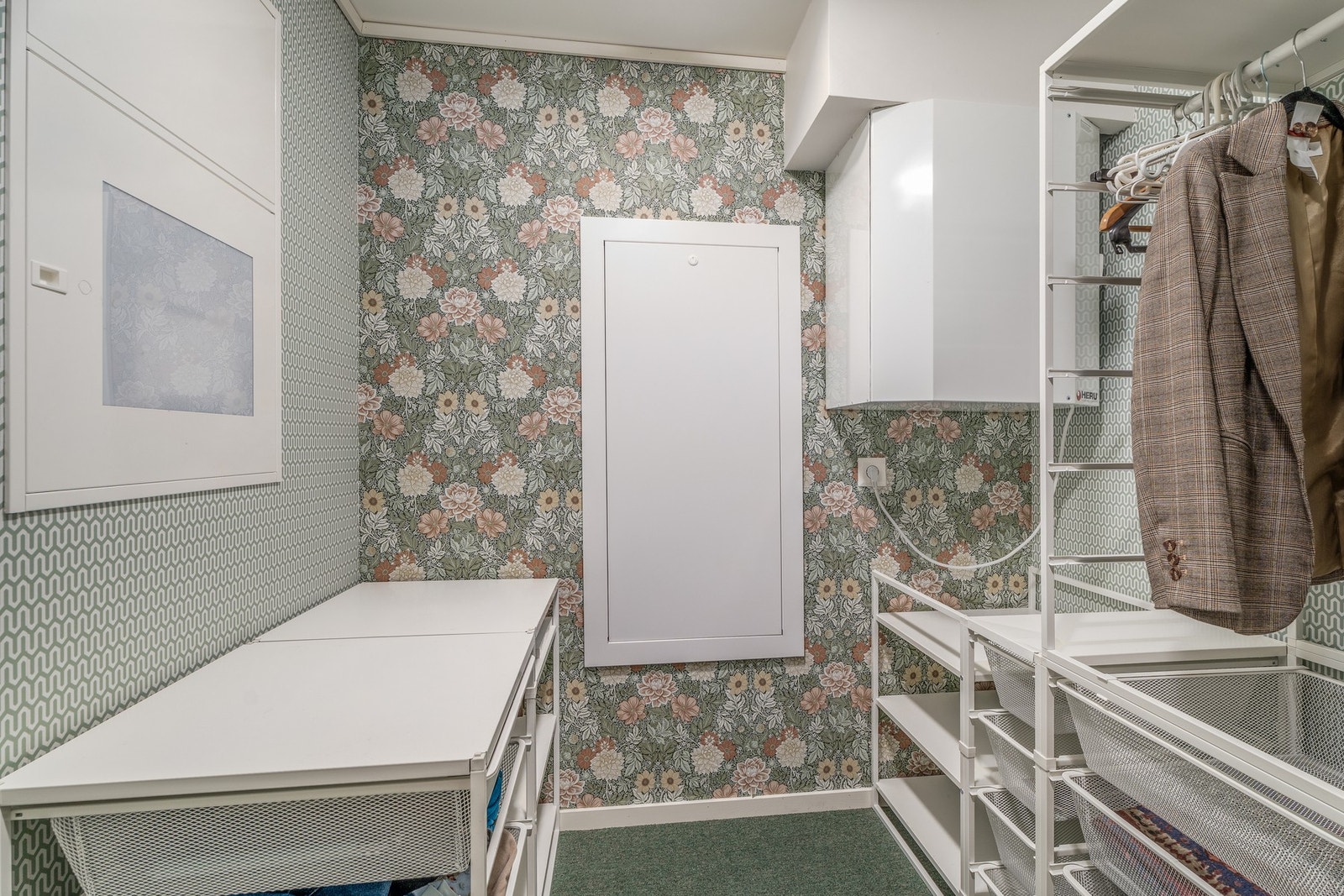 Her finner du også det aller meste av boligens tekniske installasjoner. Balansert ventilasjon sørger for frisk luft året rundt. Galleribilde