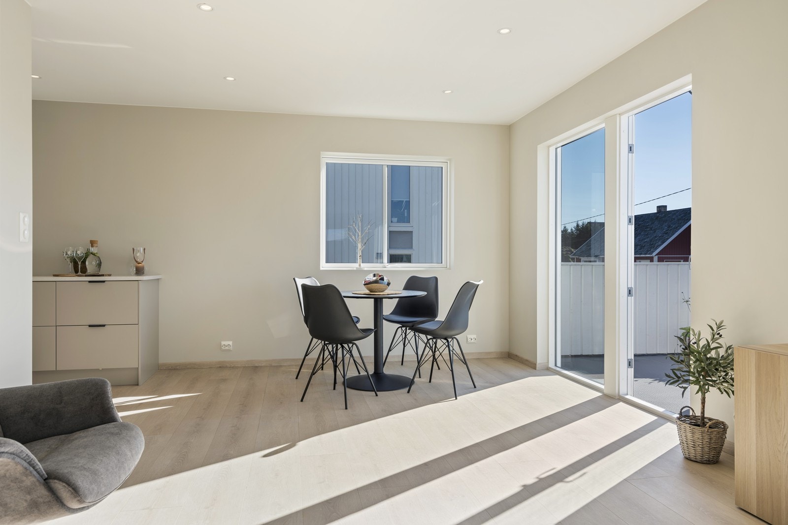 God plass til spisebord i stuen/kjøkkenet. Galleribilde