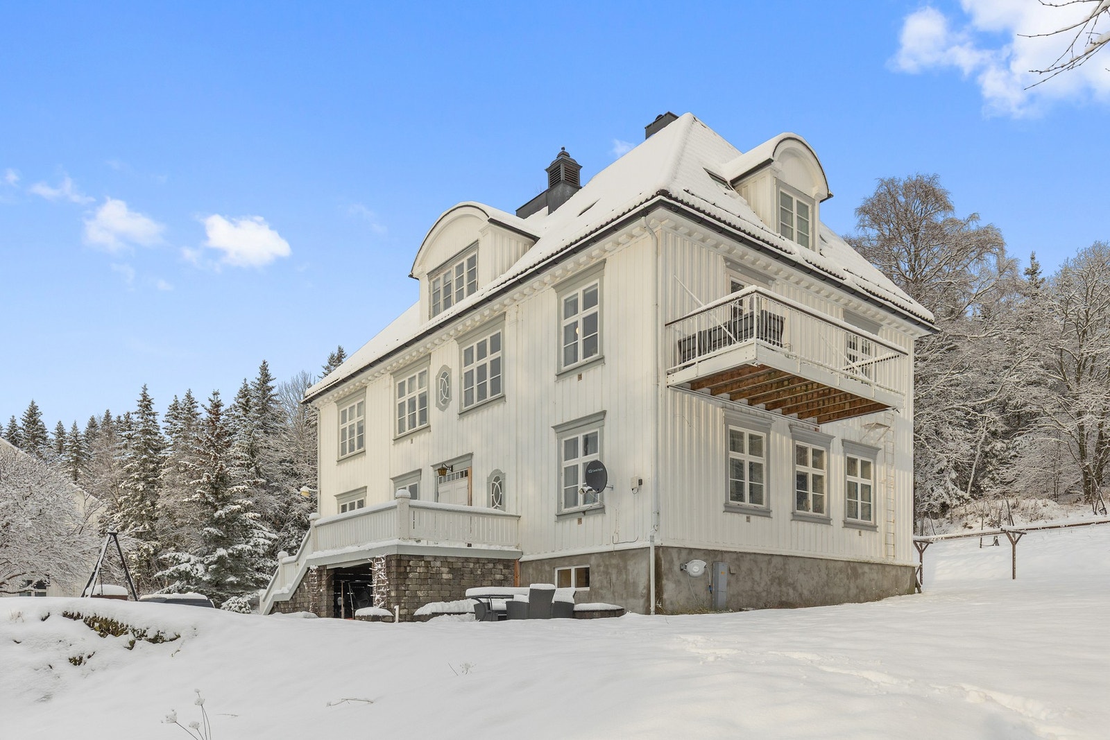 Eiendomsmegler1 ved Lise Alstad har den glede å presentere: Vikåsvegen 34. Galleribilde