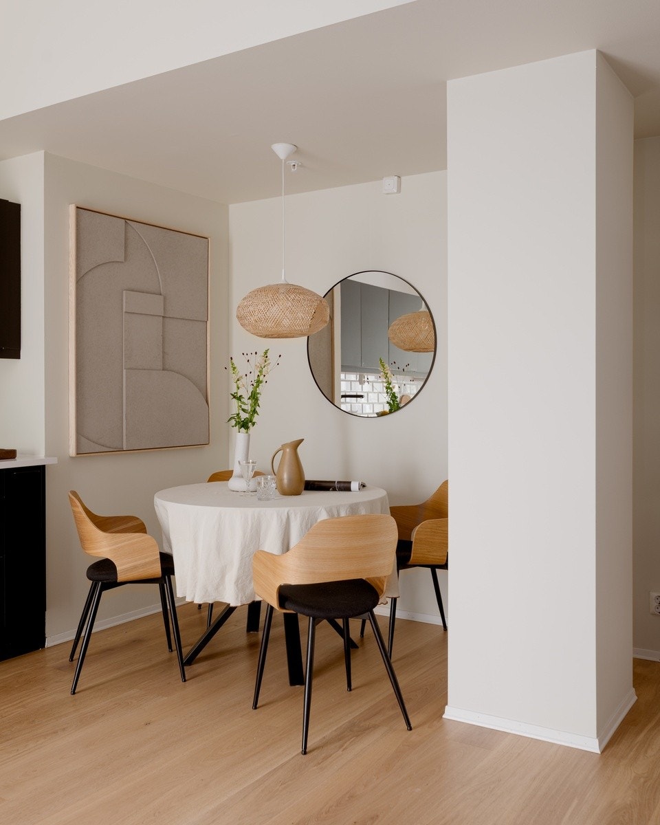 God plass til spisebord ved kjøkkenet Galleribilde