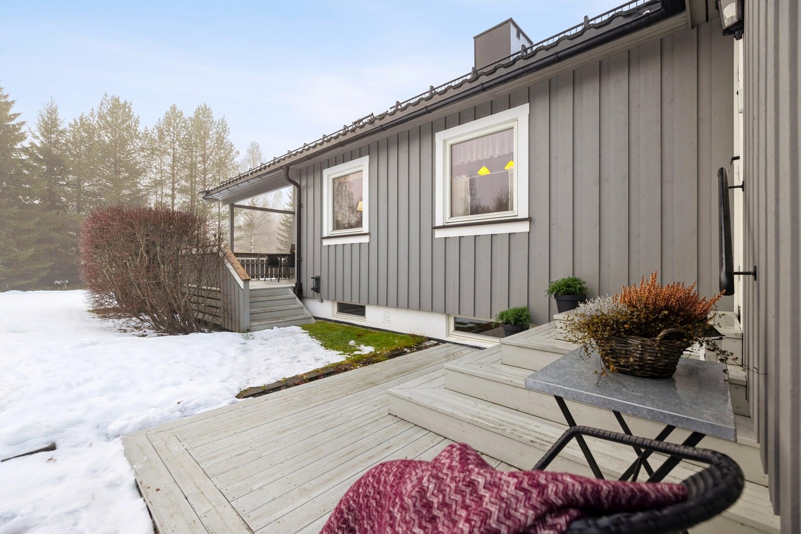 Velholdt bolig med flatt og lettstelt uteareal. Galleribilde