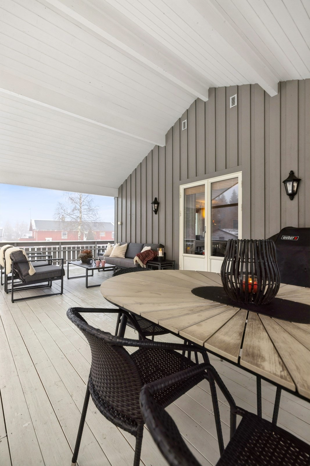 Boligen har integrert garasje. Galleribilde