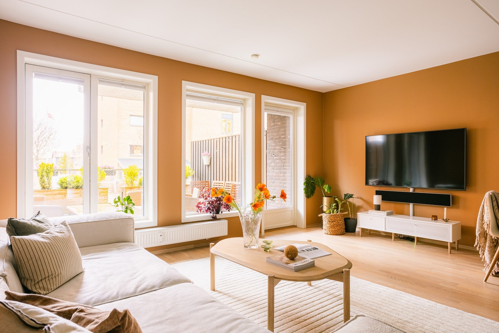 Det lyse parkettgulvet som går igjen i alle rom understreker leilighetens helhetlige preg. Galleribilde