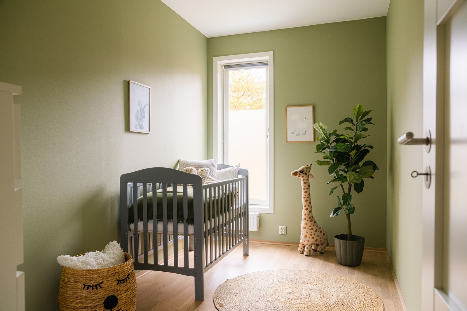 Det andre soverommet passer perfekt som barnerom, gjesterom eller kontor, alt etter ønske og behov. Galleribilde