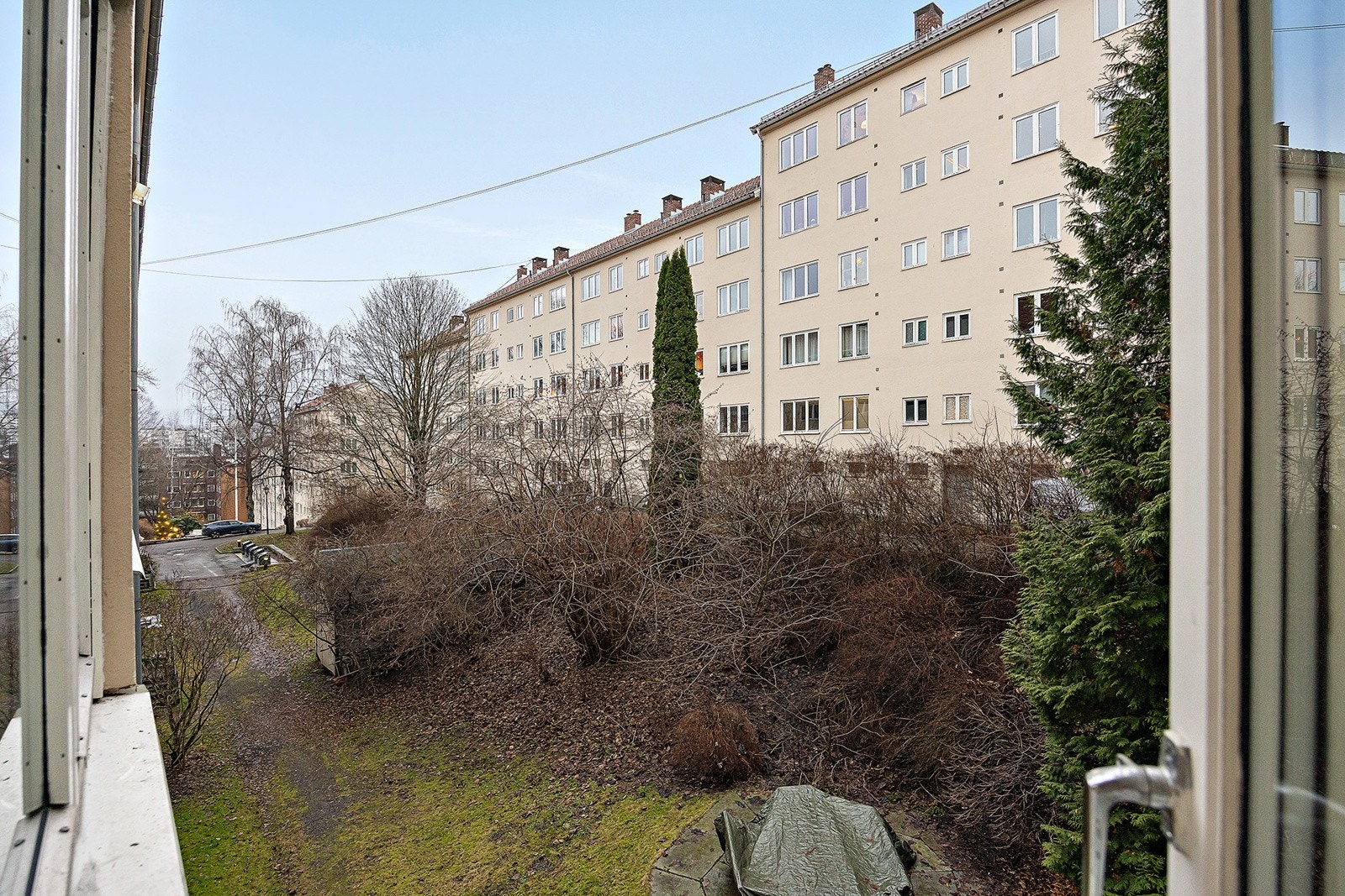 Utsikt fra soverom og kjøkken Galleribilde