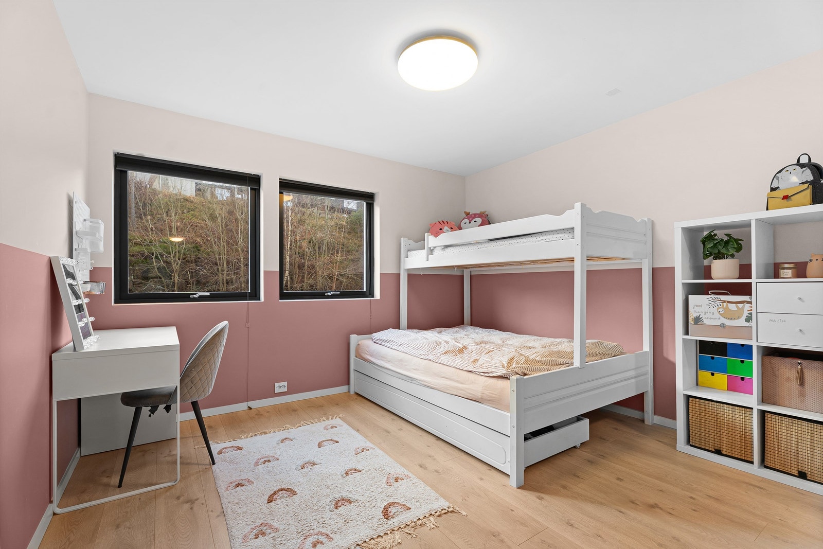 Soverom nr 3 er også av god størrelse, og har en egen mindre walk-in garderobe med direkte adkomst. Galleribilde