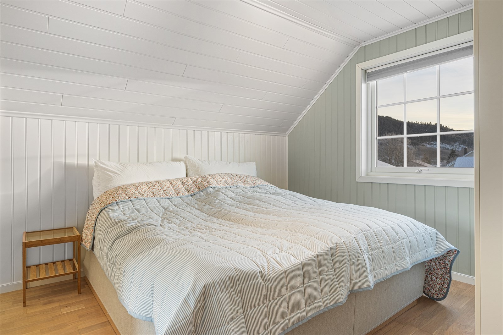 Soverommene er av god størrelse, og er på hhv. 12m², 11m², 9,5og 9,5m² målbare kvadratmeter Galleribilde