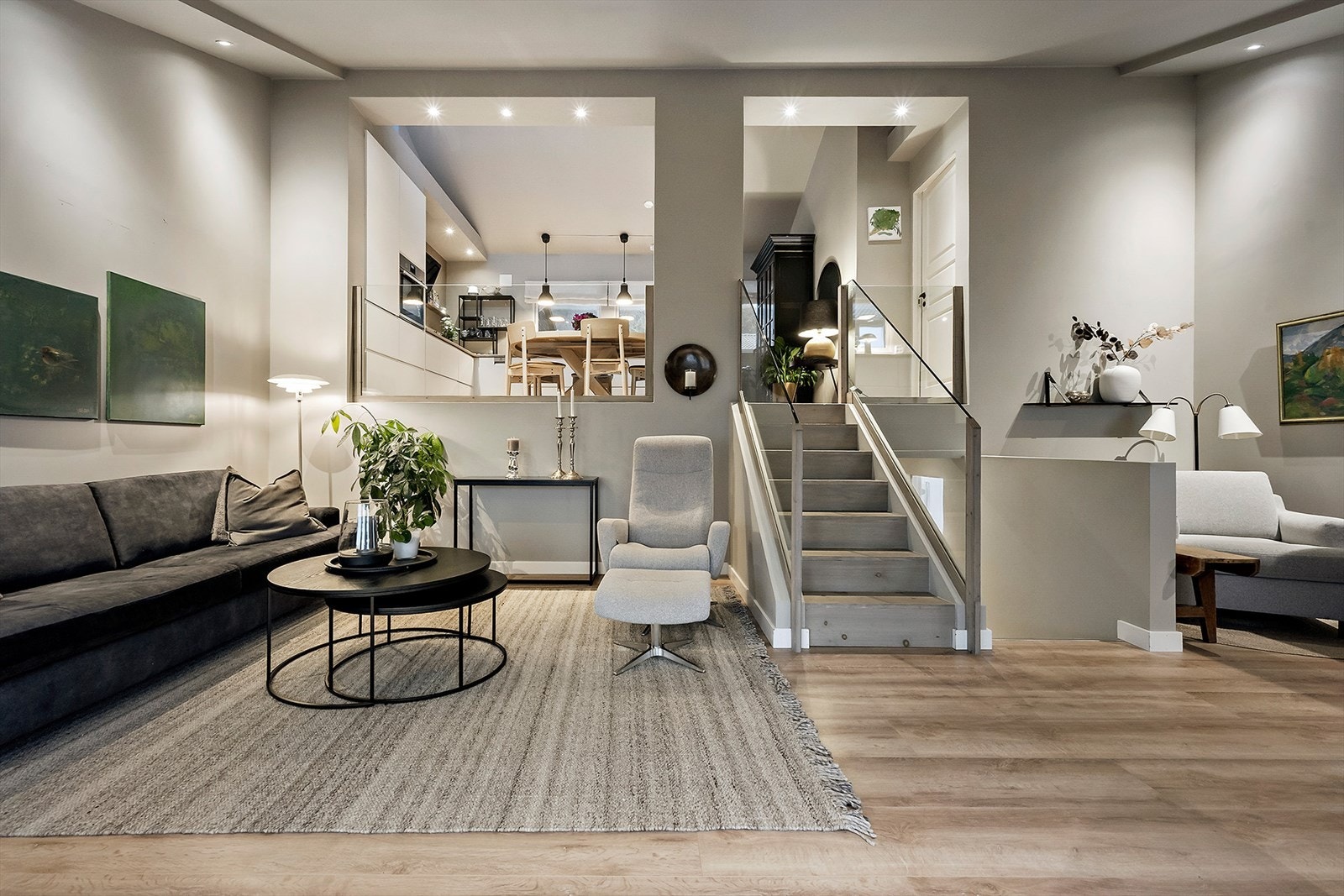 Rålekkert rekkehus som er betydelig oppgradert og påkostet i 2017. Galleribilde