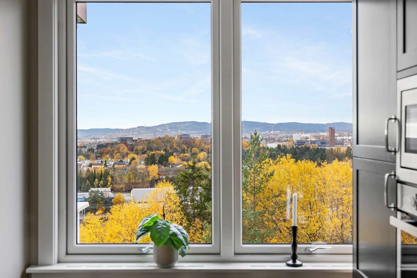 Også fra kjøkkenet har du flott utsikt. Galleribilde