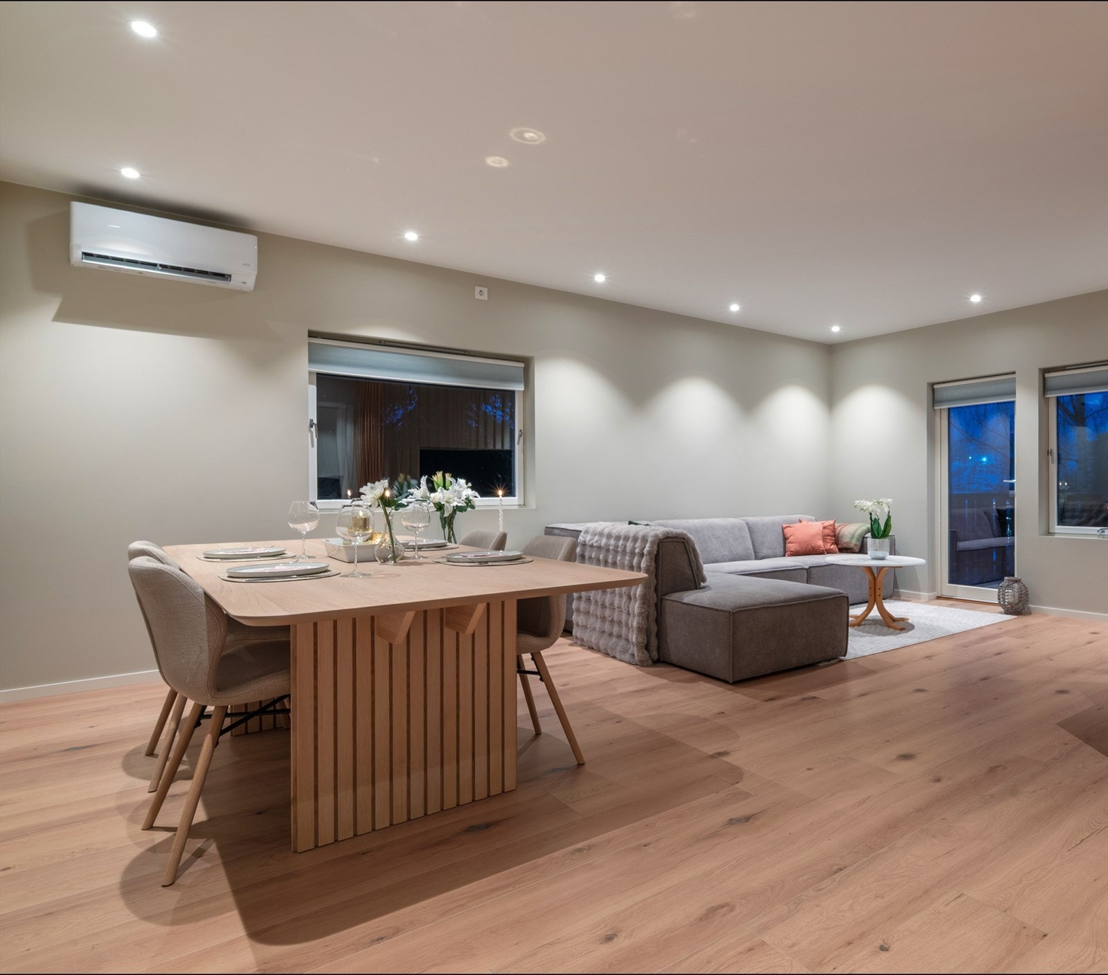 Stuen er et nydelig oppholdsrom på hele 31,5 kvm, som innbyr til hygge fra tidlig morgen til sent på kveld. Galleribilde