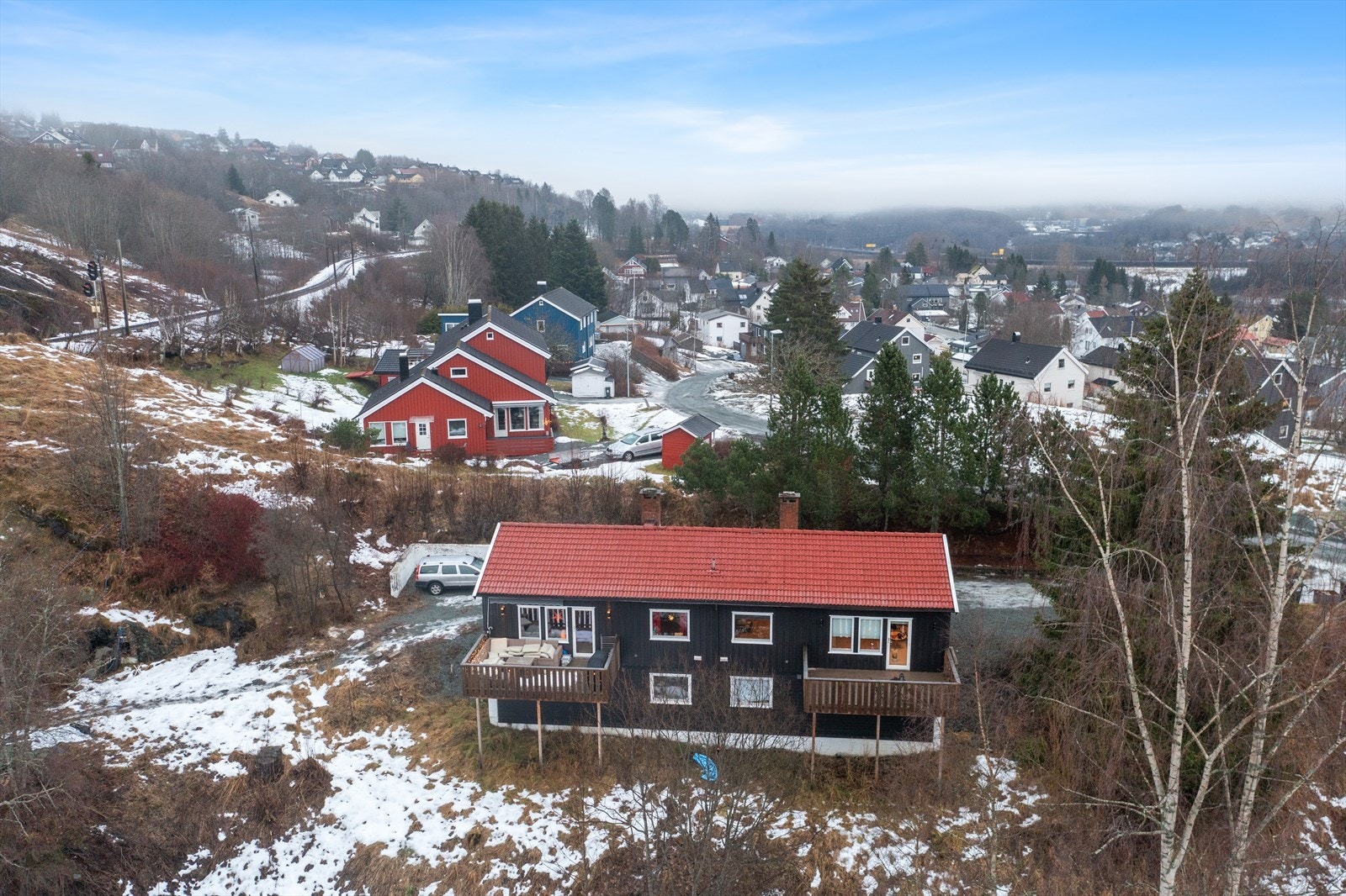 Området har kort vei til alt man trenger i hverdagen, i tillegg til flotte turmuligheter og idrettsfasiliteter. Galleribilde