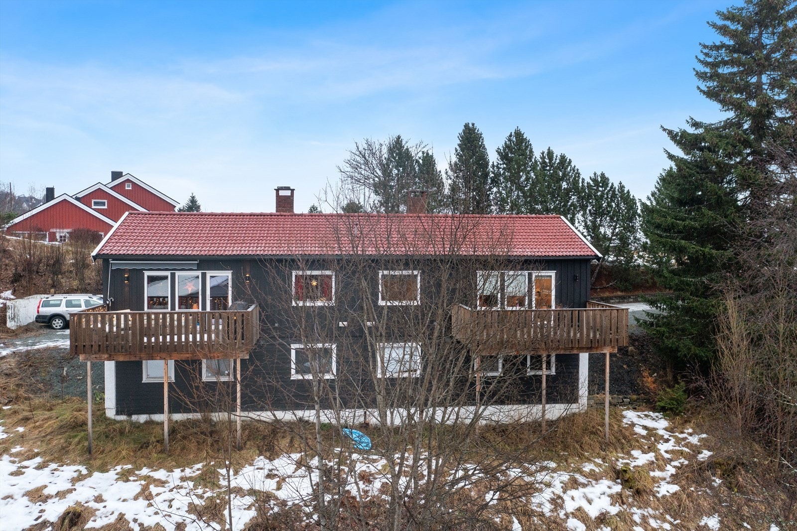 Beliggenheten er barnevennlig, i en rolig blindvei uten gjennomgangstrafikk. Galleribilde