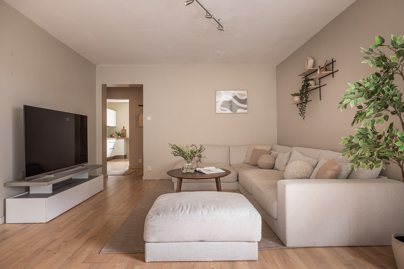 Varmtvann, fyring og Fiber inkl. i felleskostnader. Galleribilde