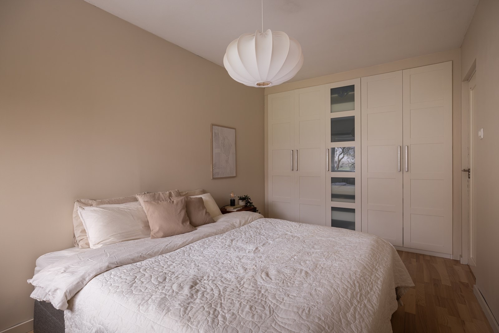 Takhøy skapinnredning følger med boligen Galleribilde