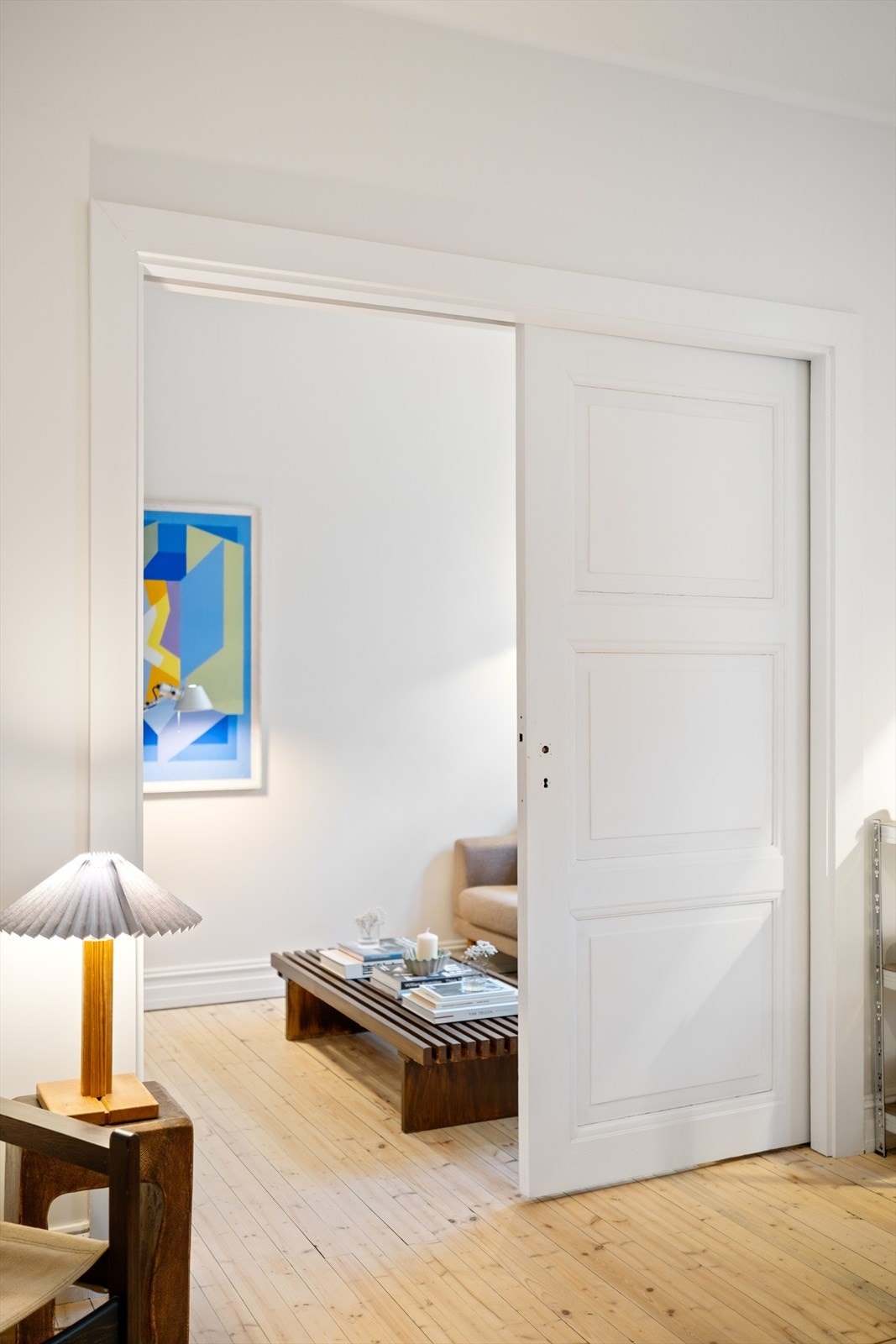 Herlige skyvedører mellom stue og kjøkken. Galleribilde