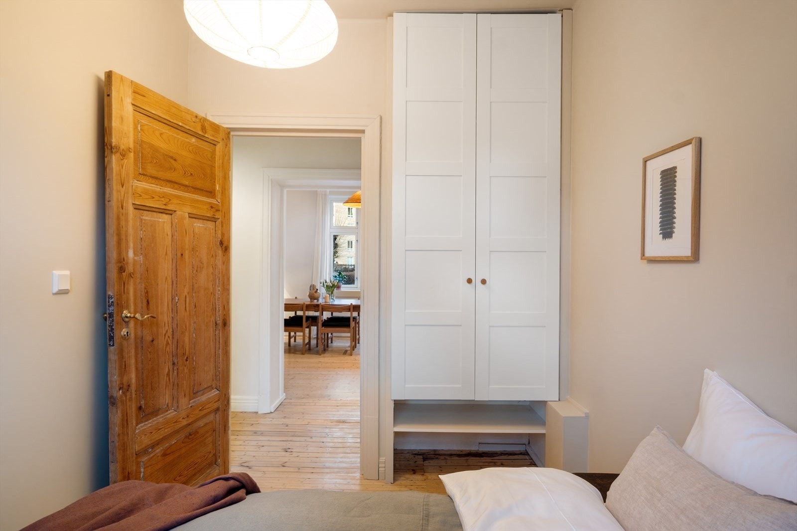 Godt med oppbevaringsplass i garderobeløsning. Galleribilde