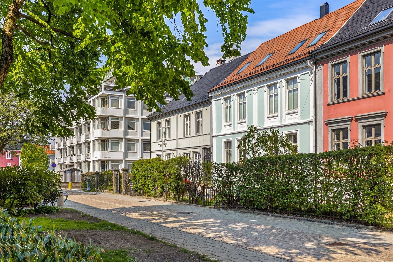 Idyllisk og sjarmerende gågate rett utenfor døren. Galleribilde