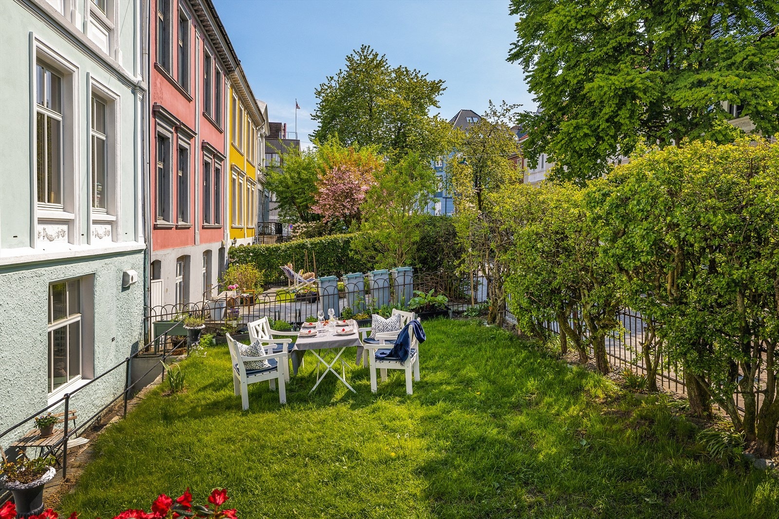 Felles hage hvor man kan nyte late dager i godt selskap. Galleribilde