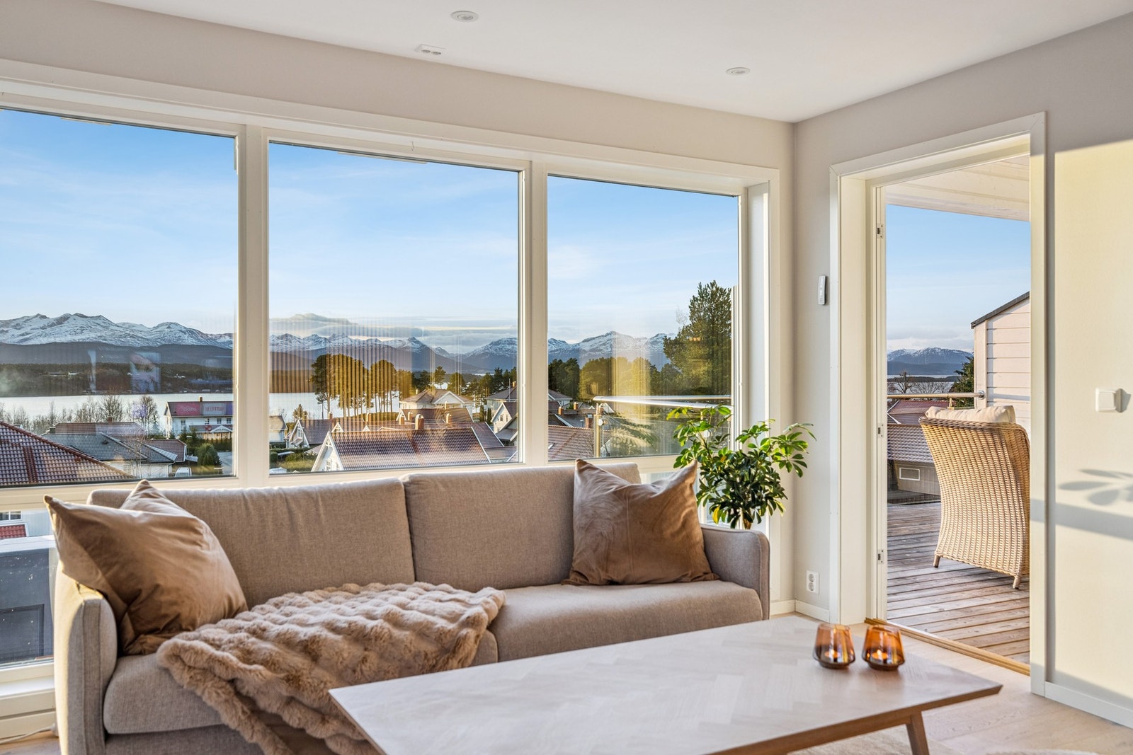 Leiligheten ligger fint til på Årø med nydelig utsikt Galleribilde