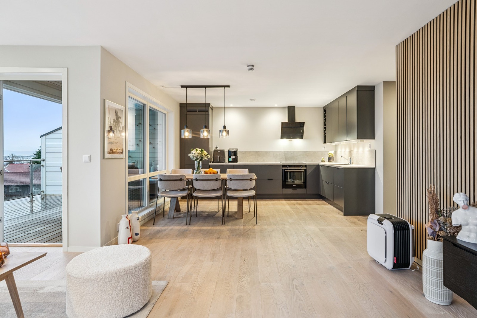 Parkett på gulv, og vannbåren varme Galleribilde