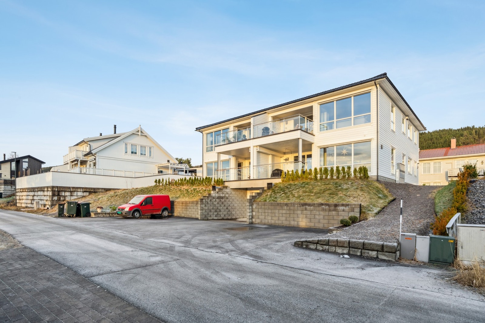 Leiligheten ligger i 2. etasje vendt mot øst Galleribilde