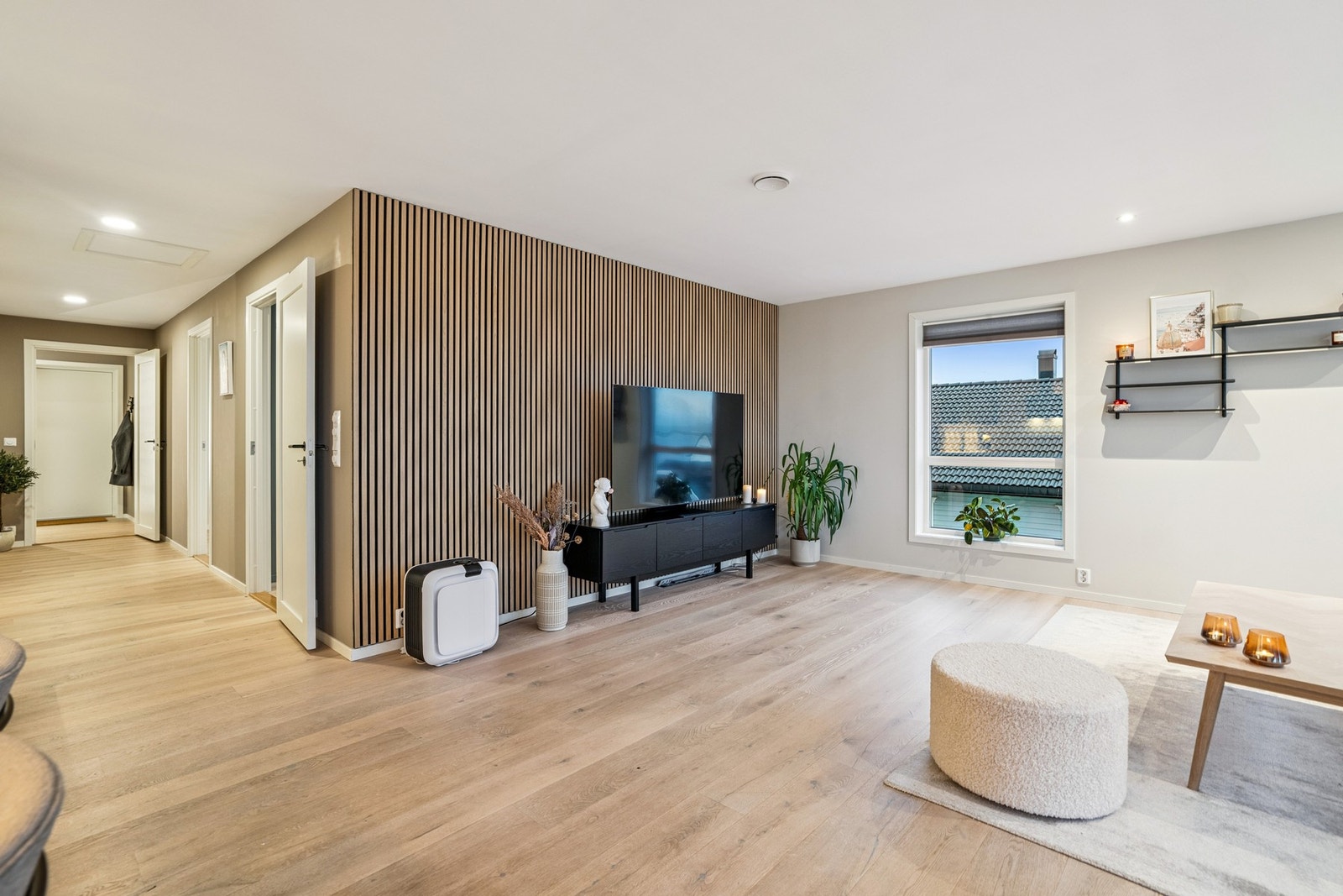 Stue og kjøkken i åpen løsning Galleribilde