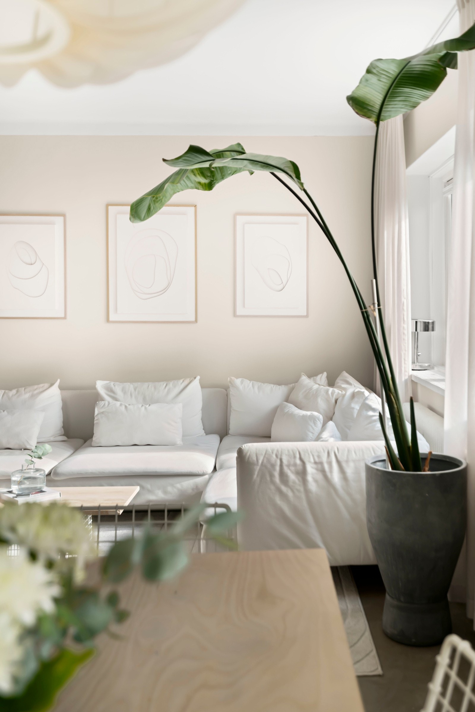 Rommet har en god takhøyde på ca. 2,52 meter som bidrar til en luftig romfølelse. Galleribilde