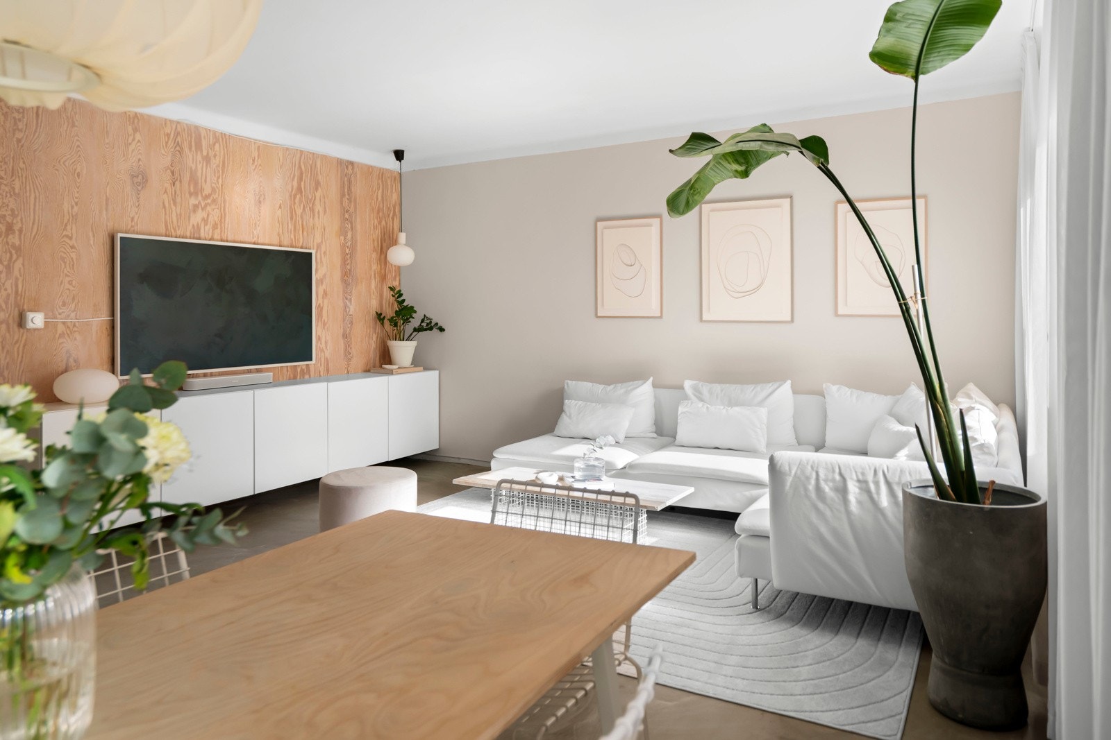 Naturlig avstand til tv-vegg. Galleribilde