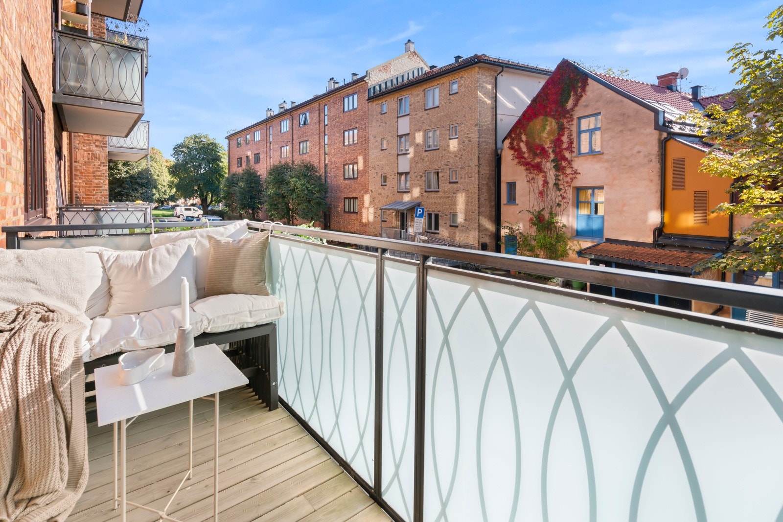 Balkongen forlenger oppholdsrommet på varme sommer. Galleribilde