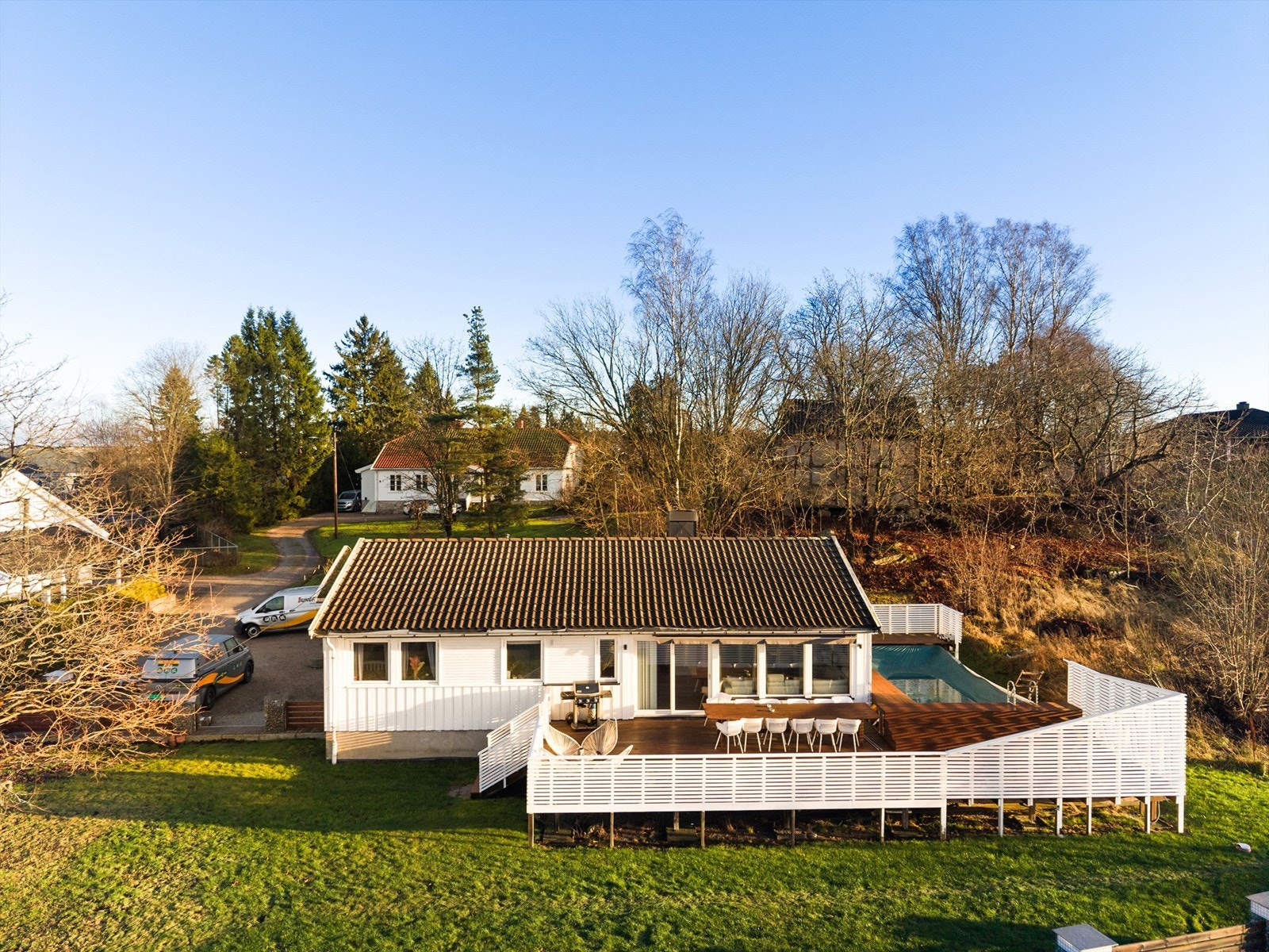 Eneboligen i Knobels vei 7A ble oppført i 1975 og er betydelig påkostet gjennom de seneste årene. Fotograf; Kristoffer Kristiansen. Galleribilde