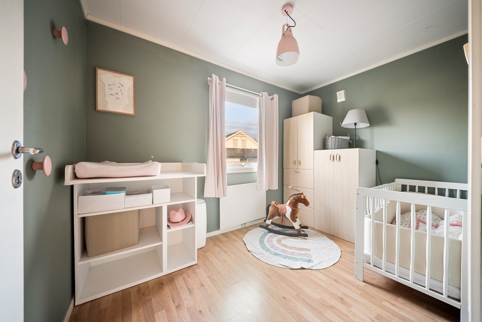 Soverommene er malt i senere år, i likhet med de fleste øvrige rom. Galleribilde