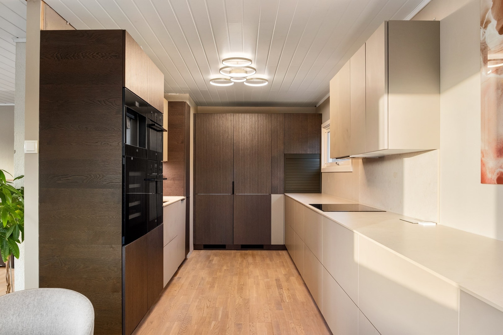 Kjøkkenet ble i 2024 oppgradert med ny innredning fra Kvik som kombinerer dansk design med funksjonalitet. Galleribilde