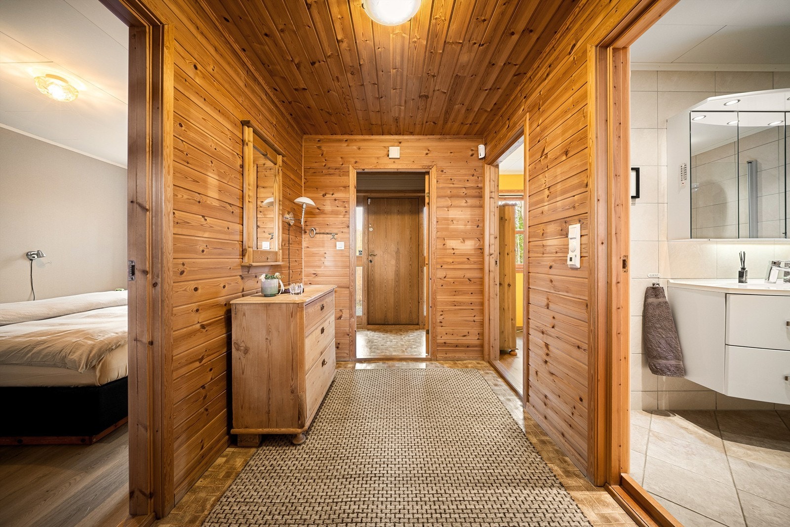 Med stort soverom på både plan 1 og plan 3 kan du velge fritt hvilket som skal være hovedsoverommet. Nær badet, eller i høyden på øverste plan? Galleribilde