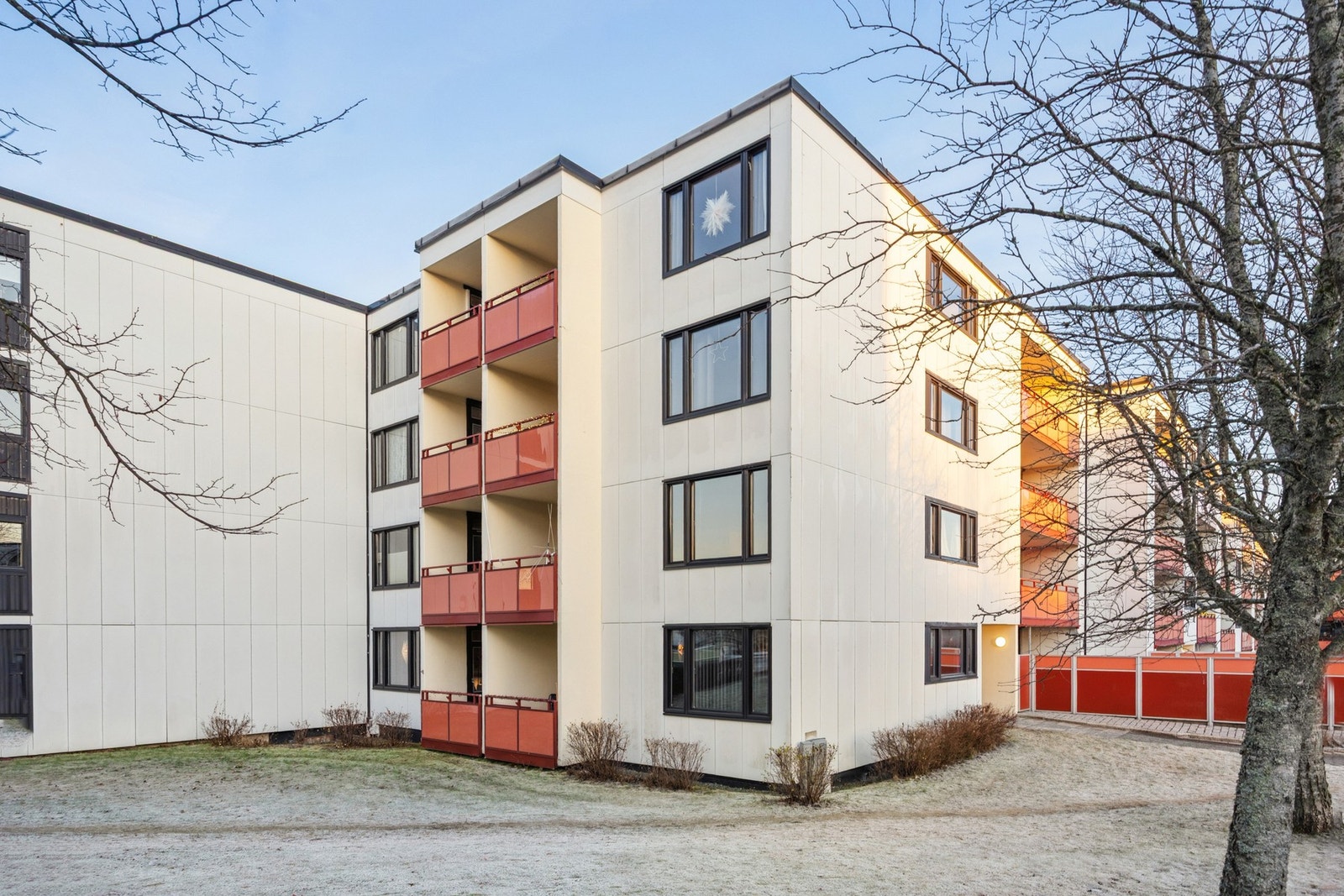 Borettslaget er veldrevet med betydelig gjennomført vedlikehold, og rørfornying av grenrør, hovedstammer og bunnledning startet i oktober 2023. Galleribilde