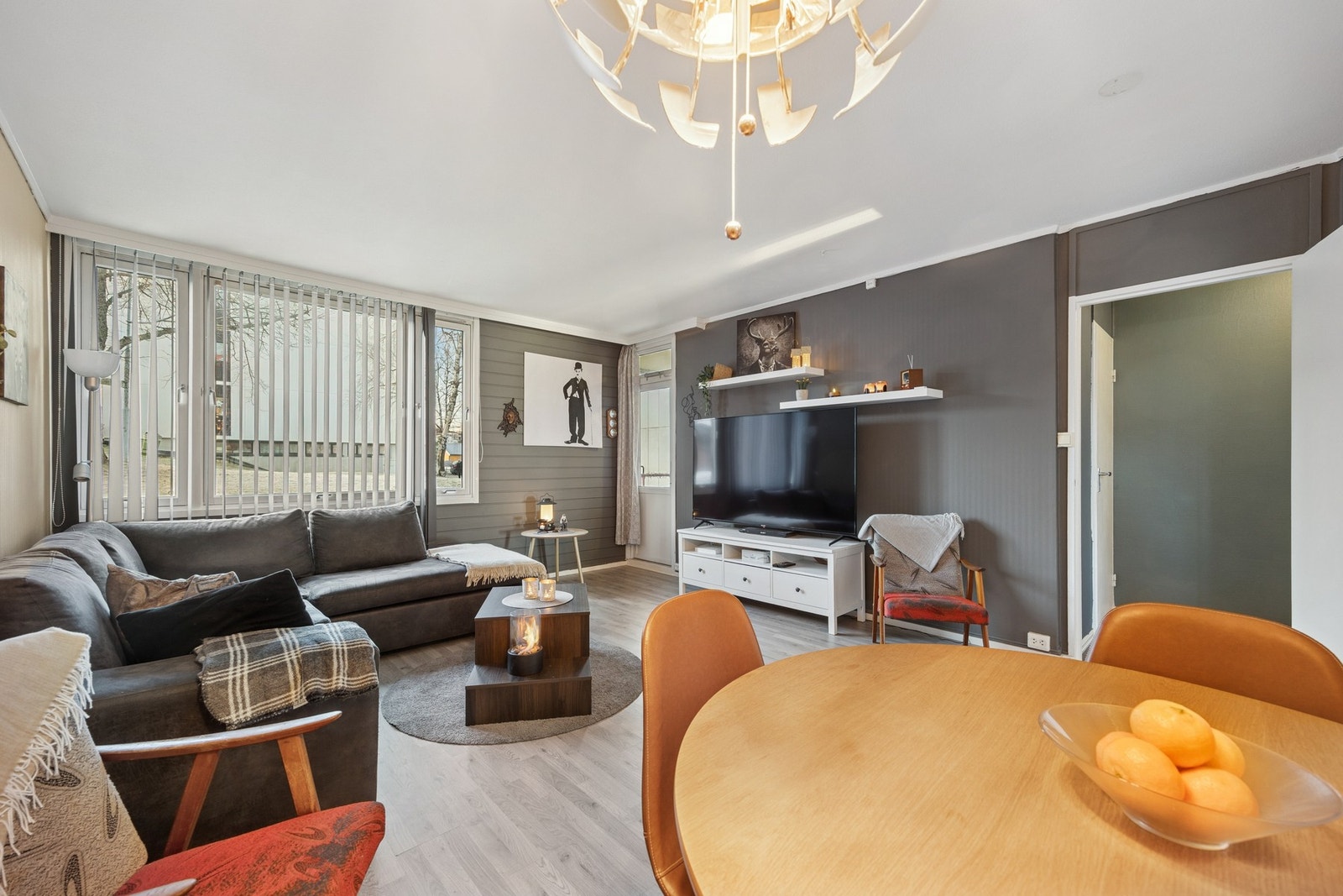 Leiligheten har en praktisk planløsning og består av gang, bad, soverom, kjøkken samt stue med utgang til balkong. Galleribilde