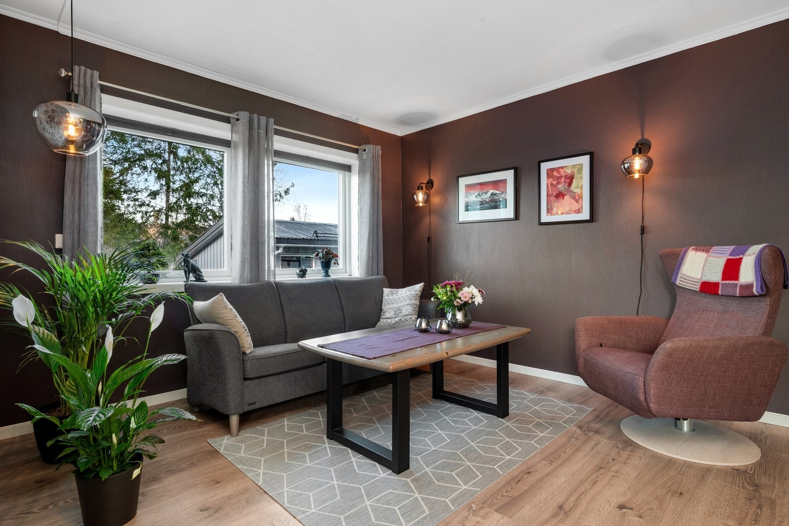 Boligen går over 4 etasjer og må sies å være veldig innholdsrik Galleribilde