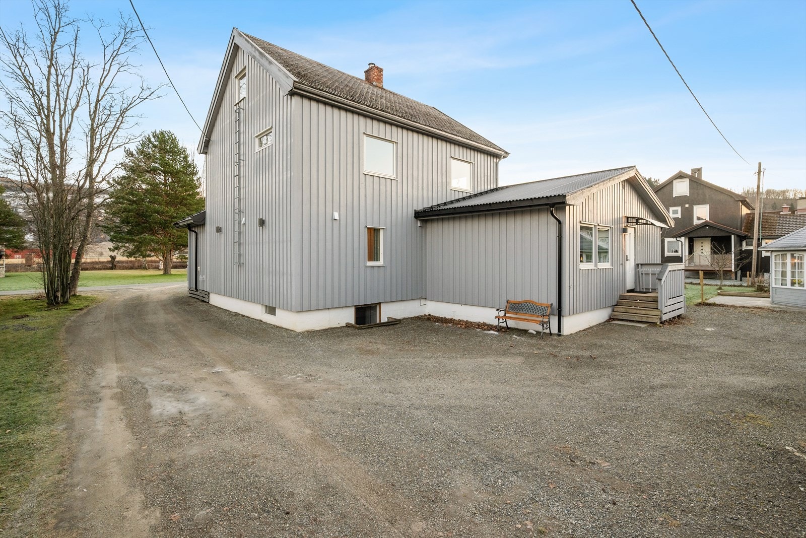 I Melhus sentrum finnes også de fleste servicetilbud som flere daglivarebutikker, apotek, vinmonopol, legesenter, kjøpesenter, treningssenter, restauranter, kafeèr, m.m. Galleribilde