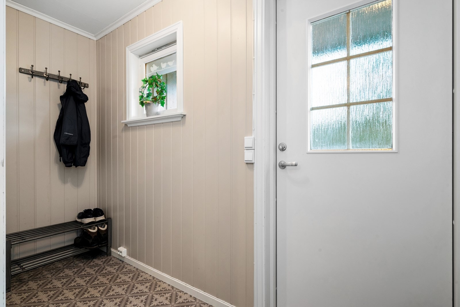 Boligen har to entréer - en på hver side av huset Galleribilde