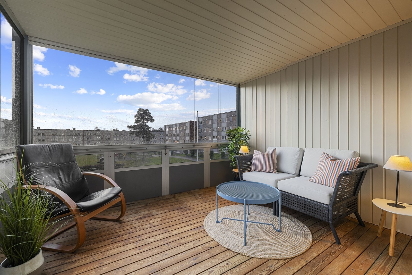 Stor innglasset veranda som kan benyttes hele året Galleribilde