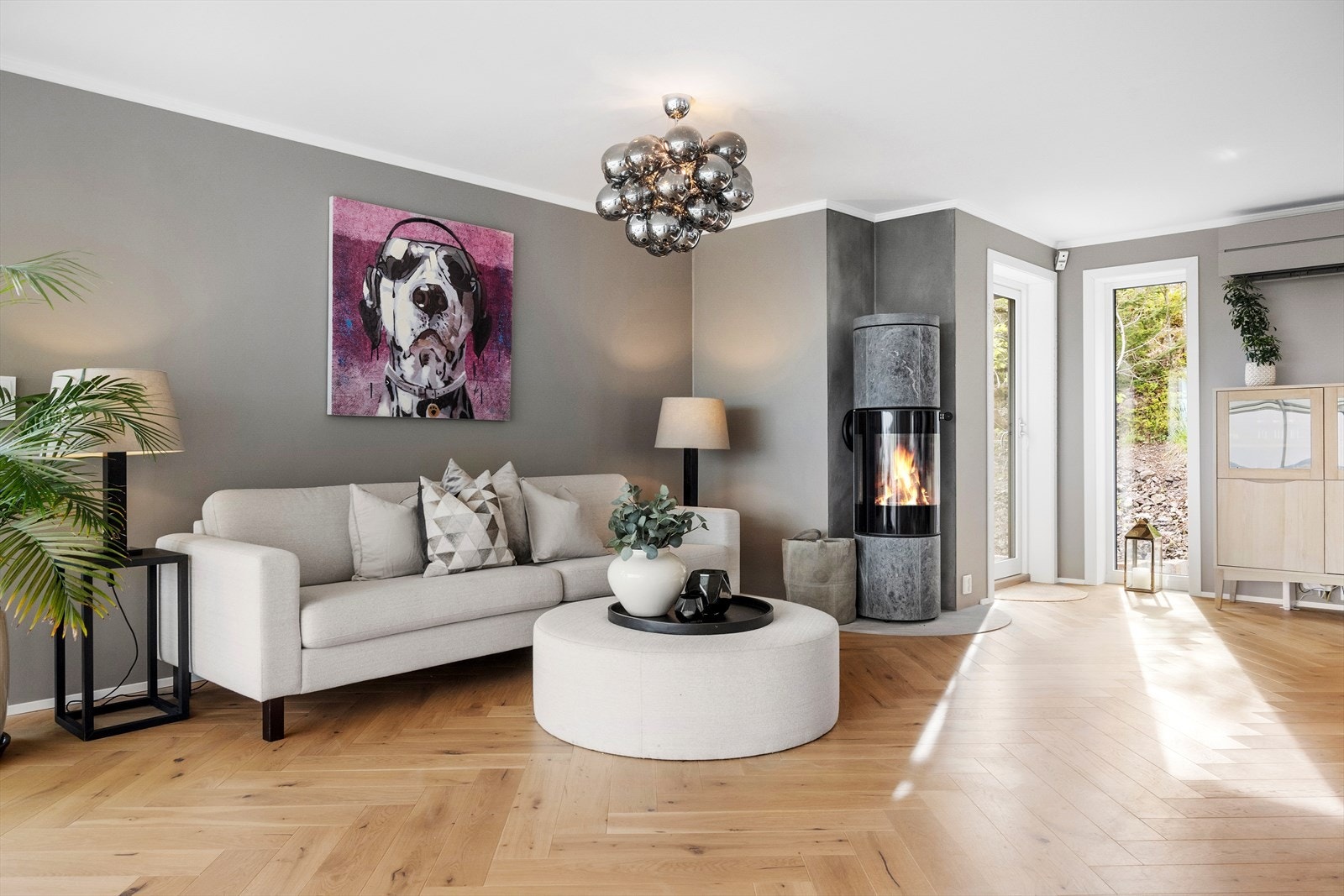 Det er utgang til hagen fra 2. etasje. Galleribilde