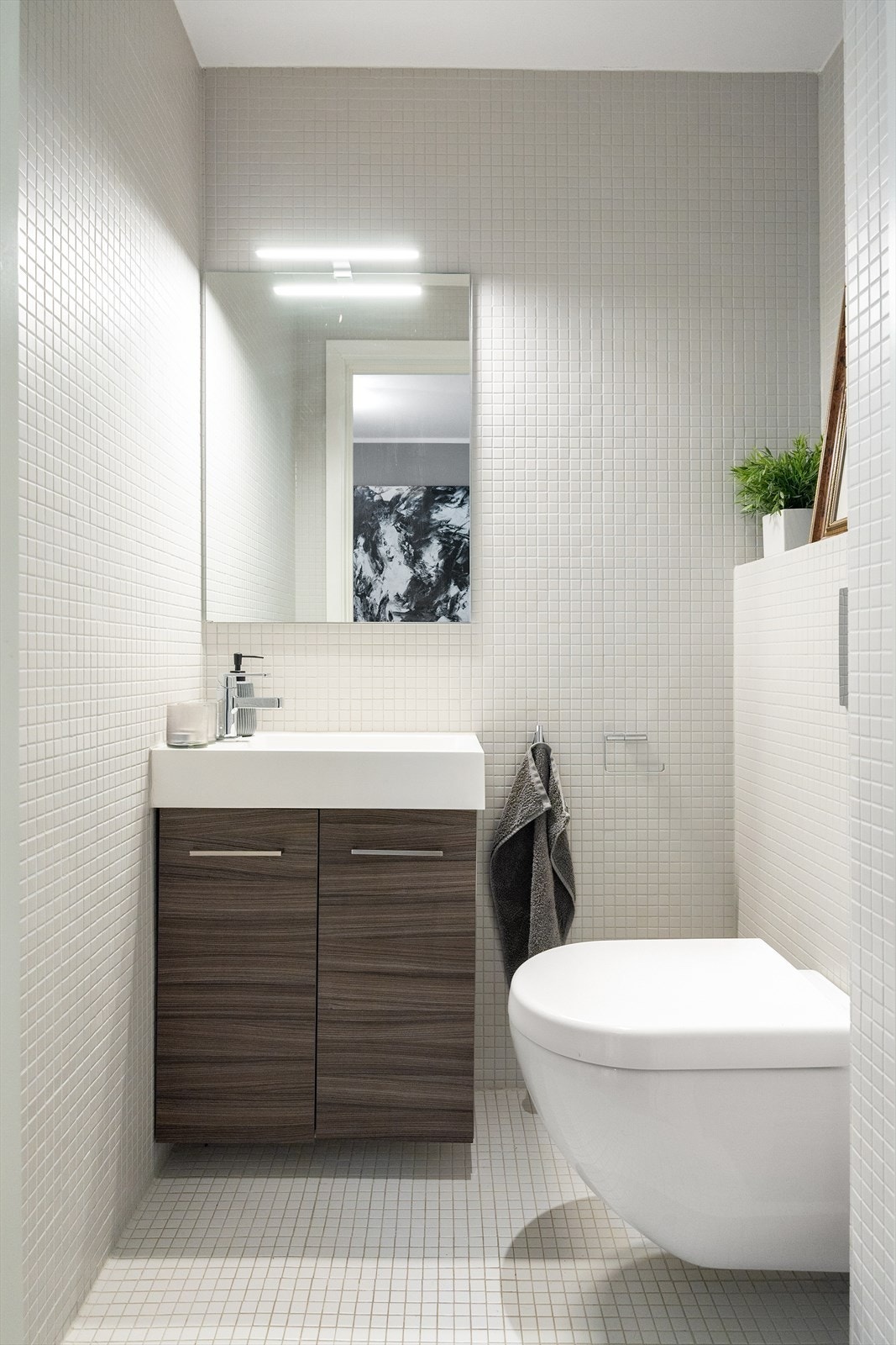 Praktisk, separat toalett med adkomst fra gangen. Galleribilde