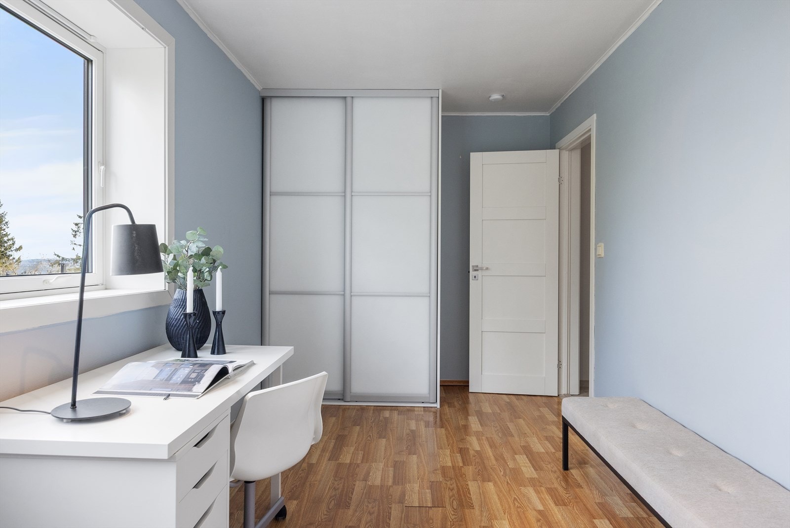 Rommet passer utmerket som barnerom, gjesterom eller hjemmekontor. Galleribilde