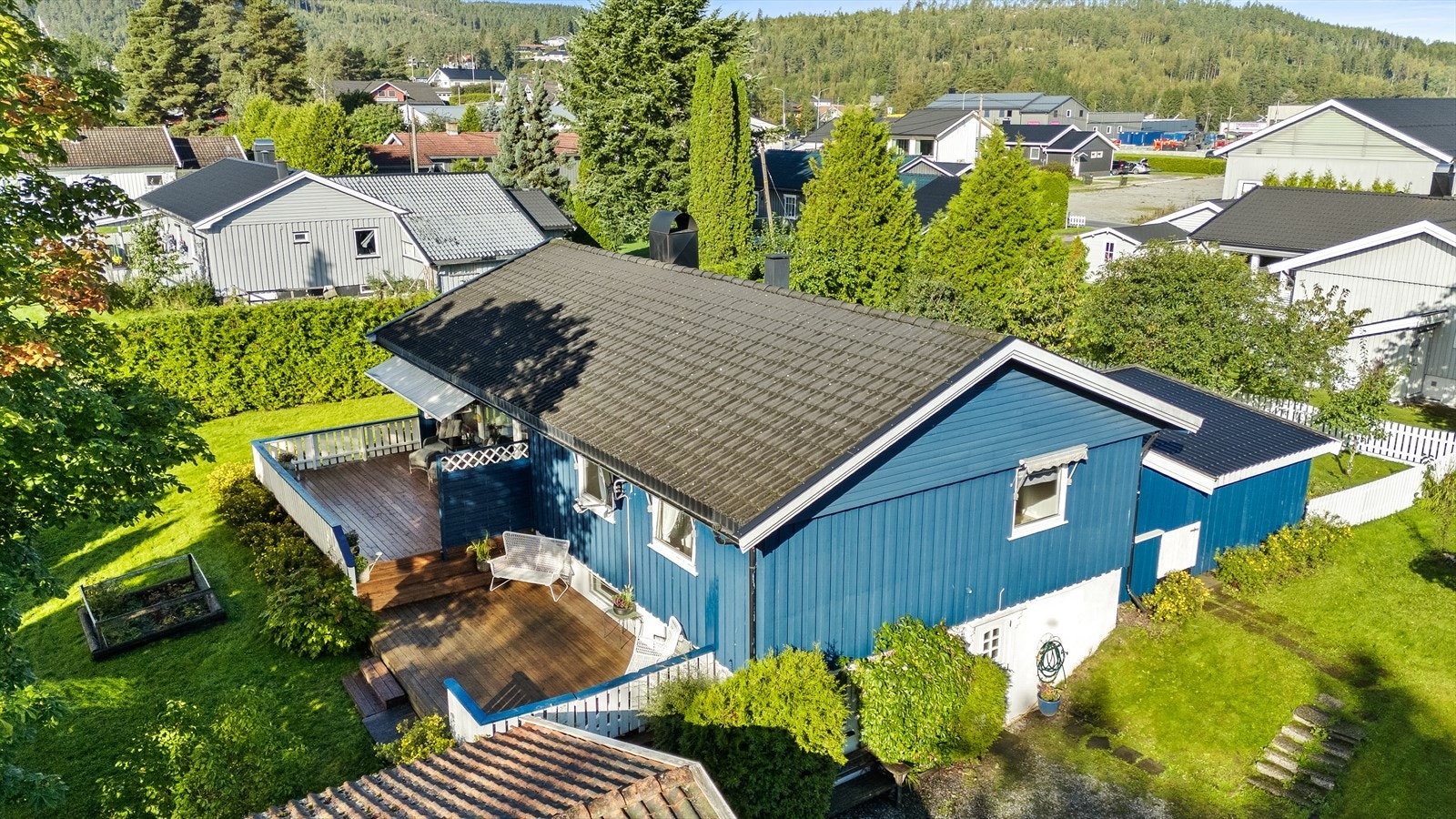 Fra eiendommen er det gangavstand til alle sentrumsfasilitetene på Bjørkelangen. Galleribilde