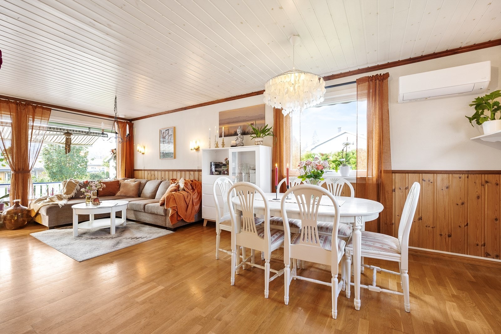 En ny Mill varmepumpe ble montert høster 2024 - denne sørger for jevn, behagelig temperatur året rundt. Galleribilde