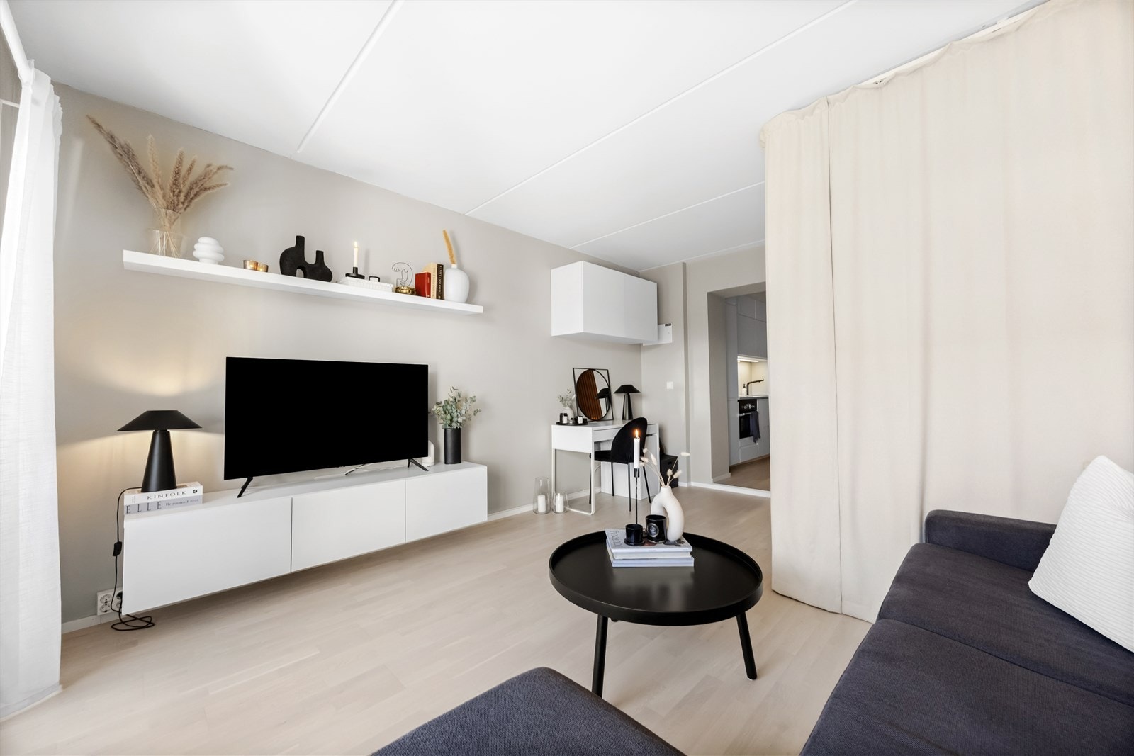 Det ble i 2021 lagt ny parkett og nye lister Galleribilde