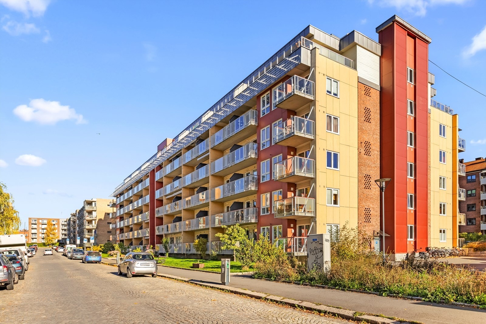 Parkering etter venteliste. Ellers har du gode muligheter for gateparkering etter gjeldende bestemmelser Galleribilde