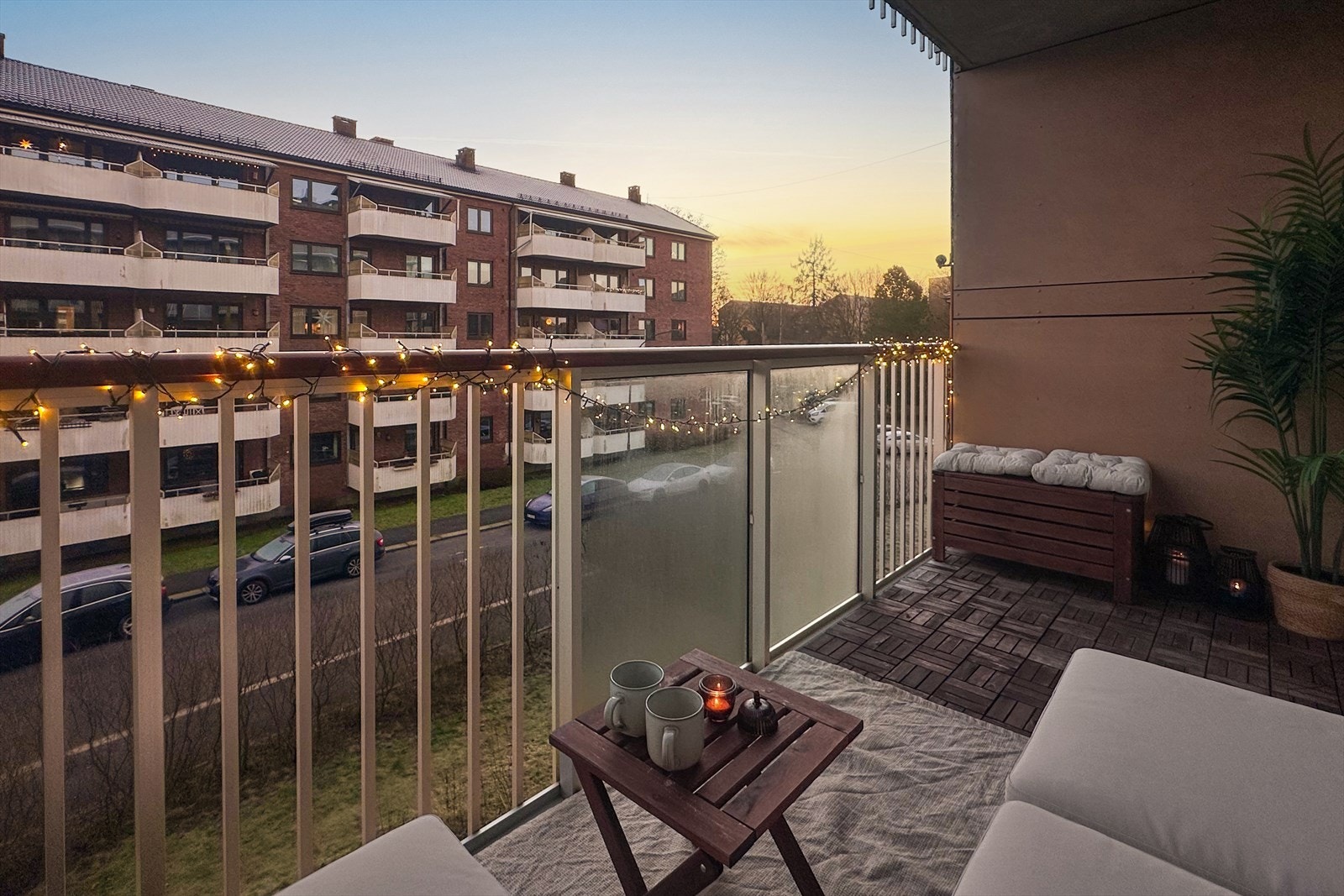 Fra stuen har du utgang til balkong på 6 kvm Galleribilde